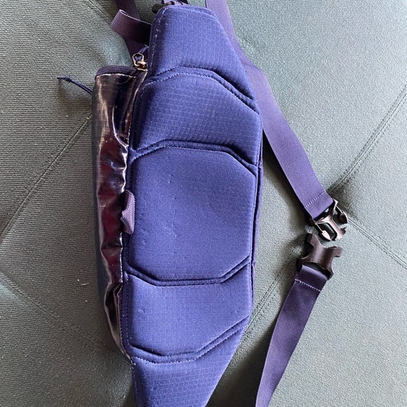 Patagonia Blue Belt Bag Versatile and Durable - Picture 2 of 6